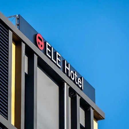 Ele Hotel Kuzuha Хираката Екстериор снимка